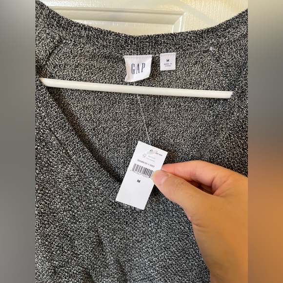 Gap Sweater - Picture 3 of 4